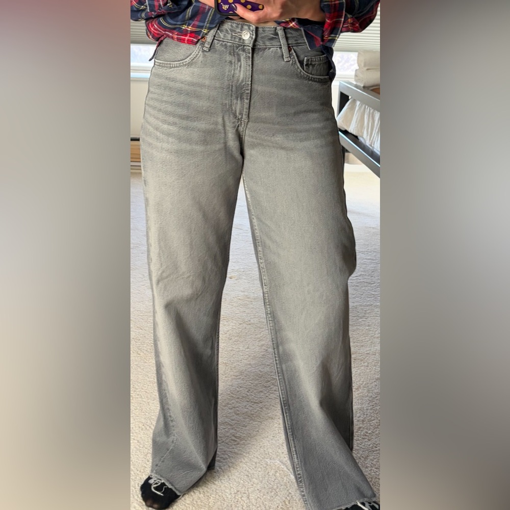 Zara-Women wash black/Gray Jeans - cut on bottom - for reference I’m 5’4.